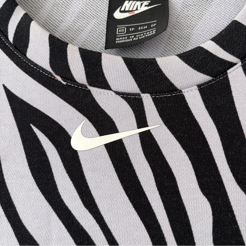 Nike‎ Purple Zebra Cropped Oversized Crewneck Sweatshirt Sz XS - Picture 8 of 10